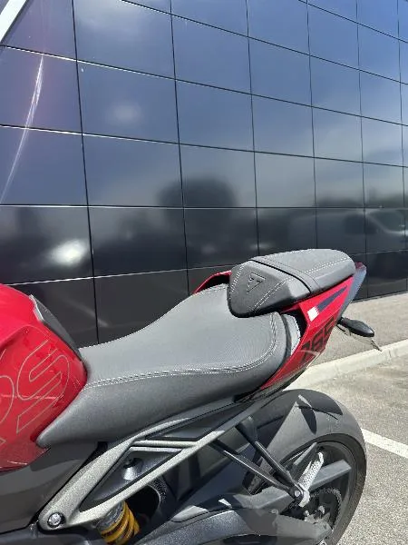 STREET TRIPLE 765 RS