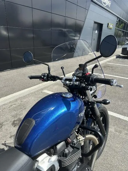 STREET TWIN  900
