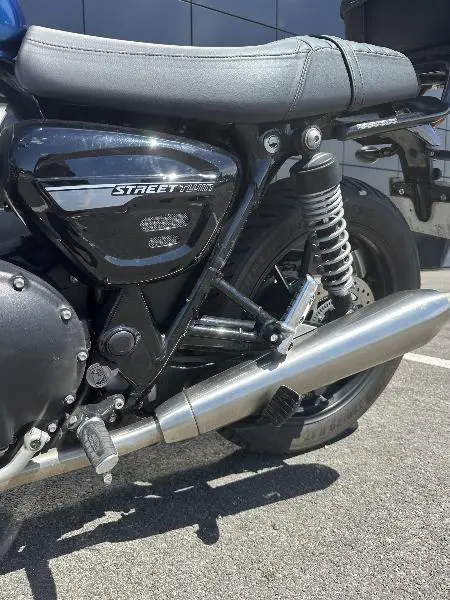 STREET TWIN  900
