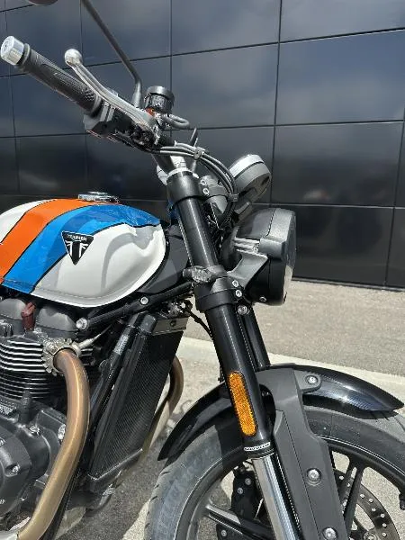SPEED TWIN 900