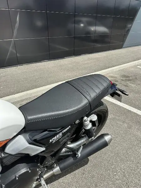 SPEED TWIN 900