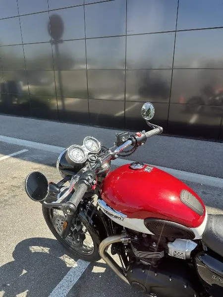 Bonneville T100