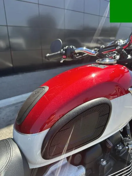 Bonneville T100