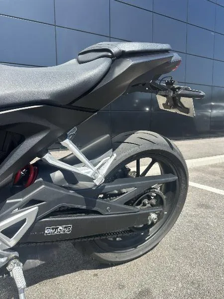 CB 125  R