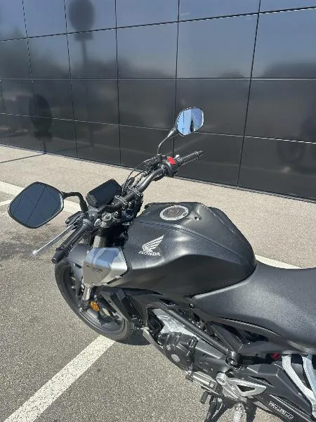 CB 125  R