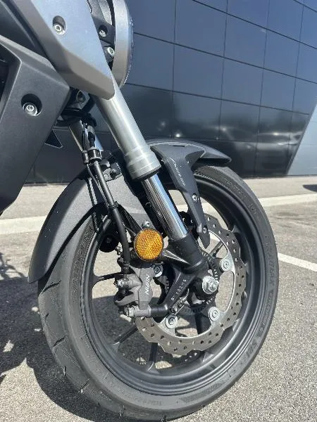 CB 125  R