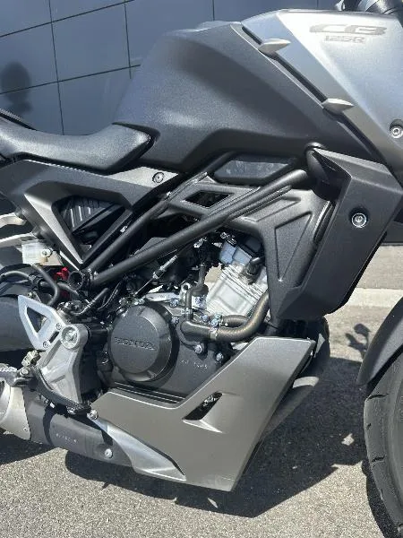 CB 125  R