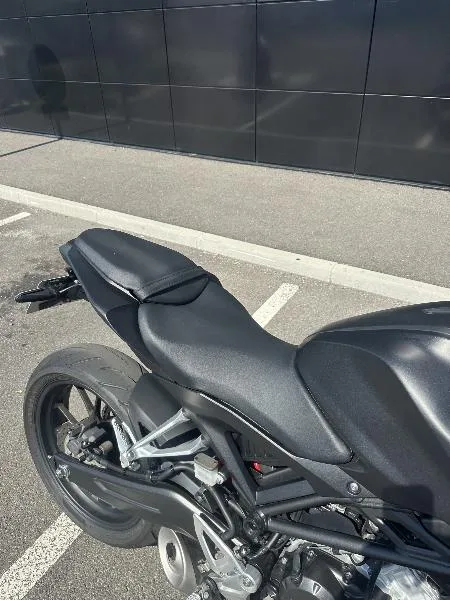 CB 125  R