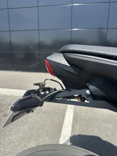 CB 125  R