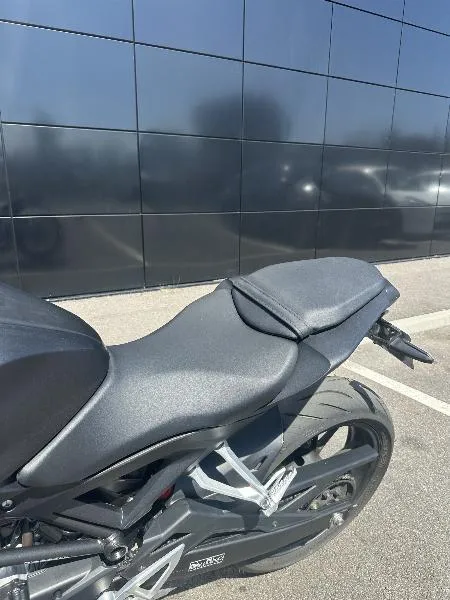 CB 125  R