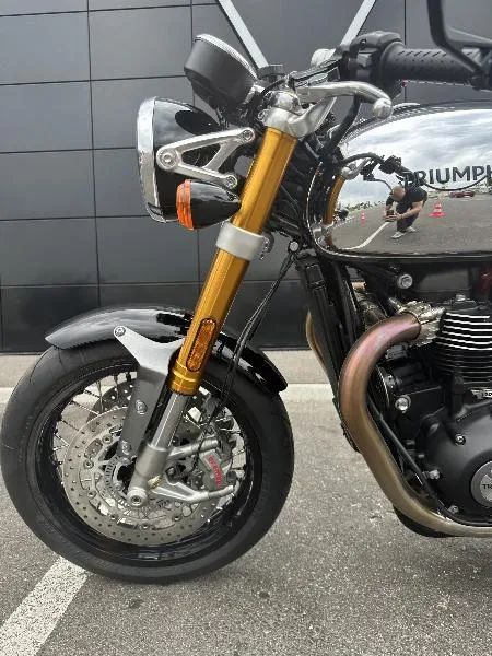 THRUXTON 1200 RS