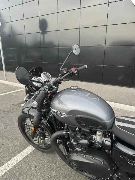Bonneville T120 Black