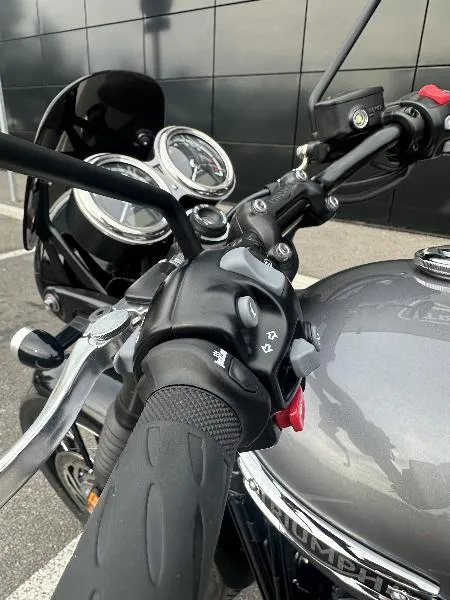 Bonneville T120 Black