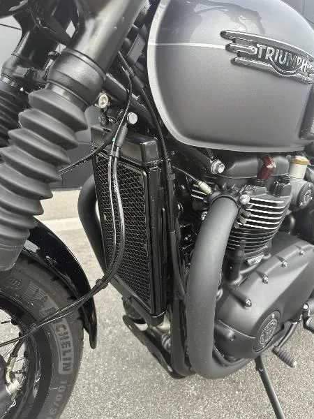 Bonneville T120 Black