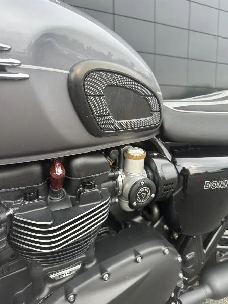 Bonneville T120 Black