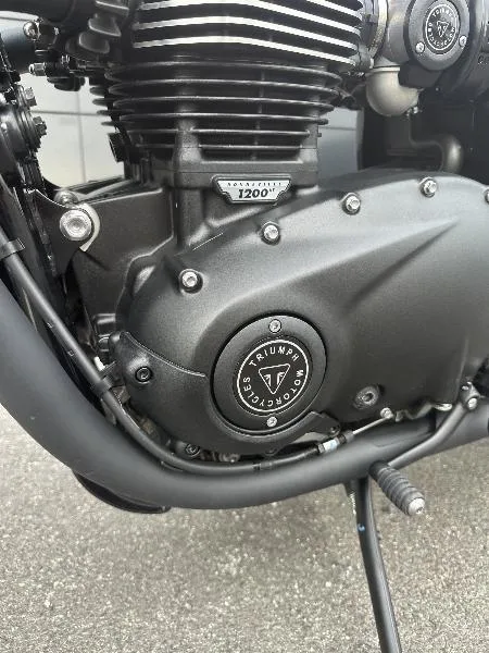 Bonneville T120 Black