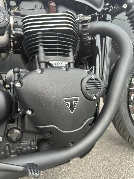 Bonneville T120 Black