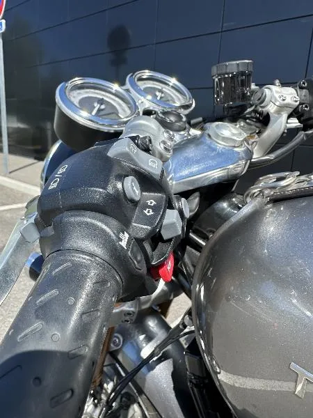 THRUXTON 1200 R
