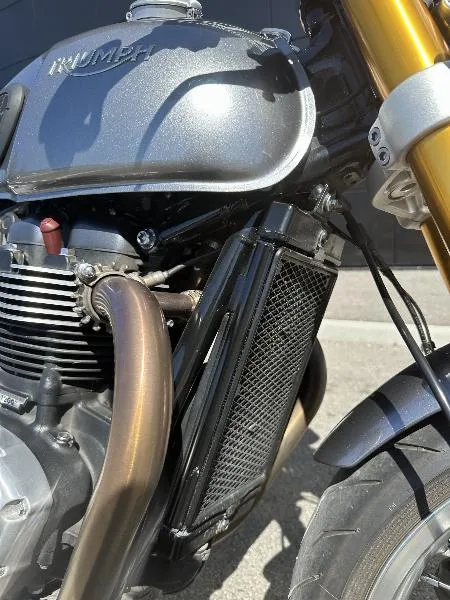 THRUXTON 1200 R