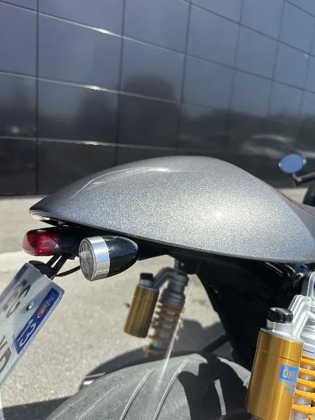 THRUXTON 1200 R