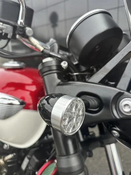 Bonneville T100