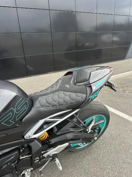 STREET TRIPLE 765 RS