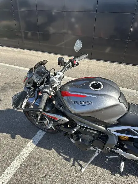 STREET TRIPLE 765 RS