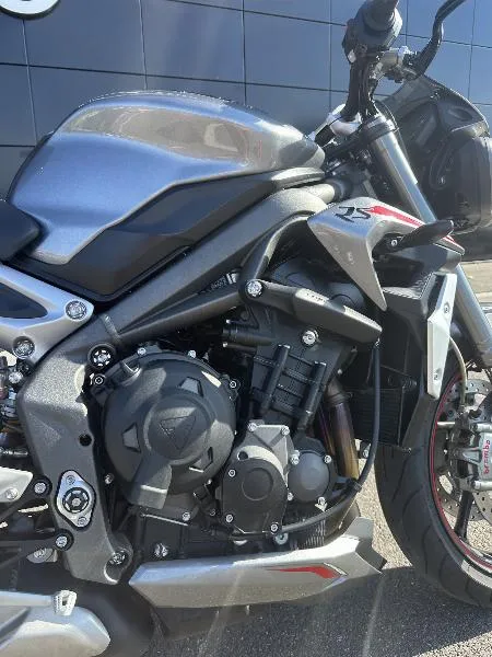 STREET TRIPLE 765 RS