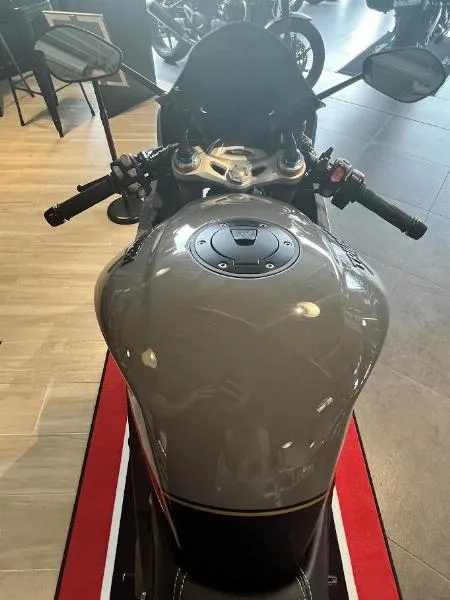 SPEED TRIPLE 1200 RR