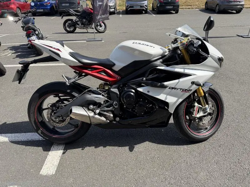 DAYTONA  675 R