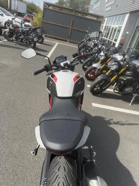 TRIDENT 800