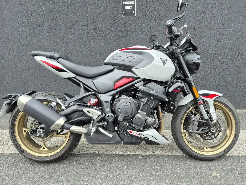TRIDENT 800