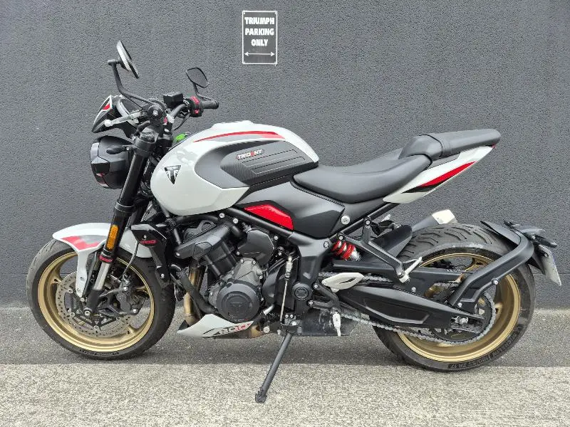 TRIDENT 800
