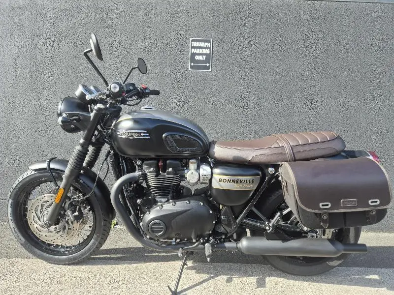BONNEVILLE T120 Black GOLD LINE Edition