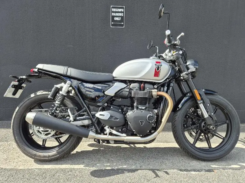 SPEED TWIN 900