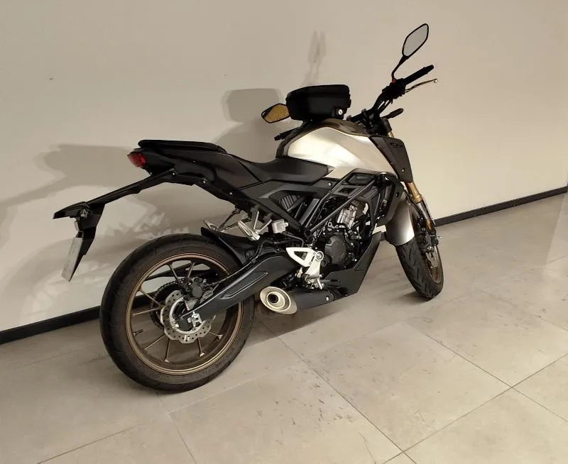 CB 125 R