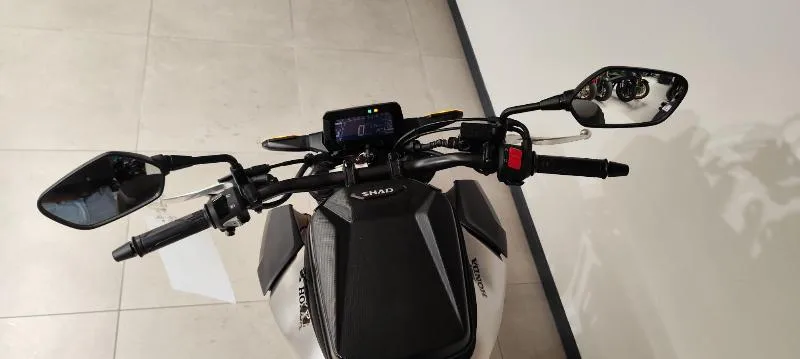 CB 125 R