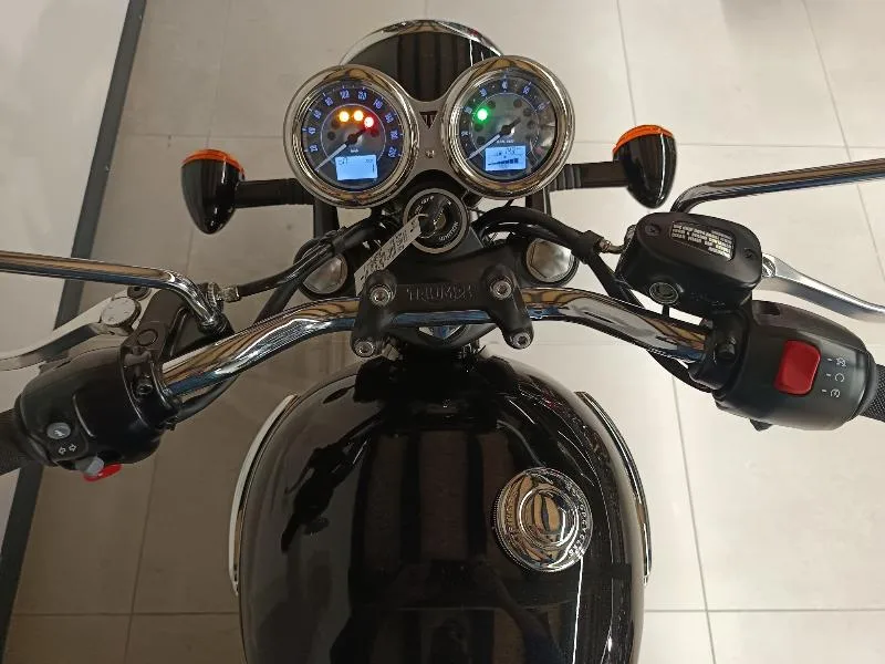 Bonneville T100