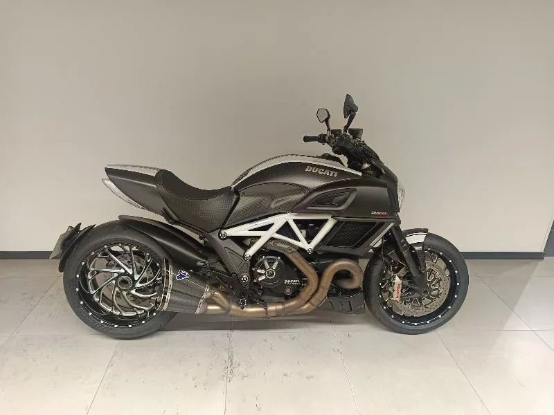 DIAVEL CARBON 2015