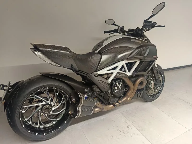 DIAVEL CARBON