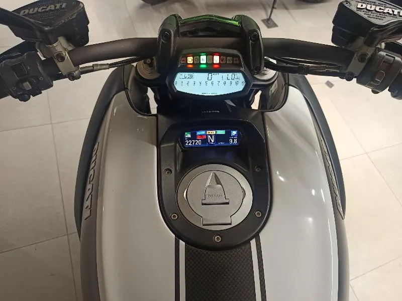 DIAVEL CARBON