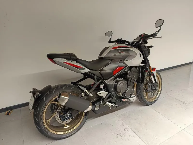 TRIDENT 800