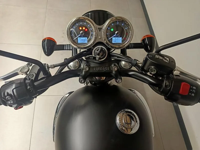 Bonneville T100