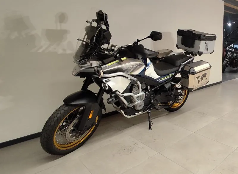 MT 800 TOURING