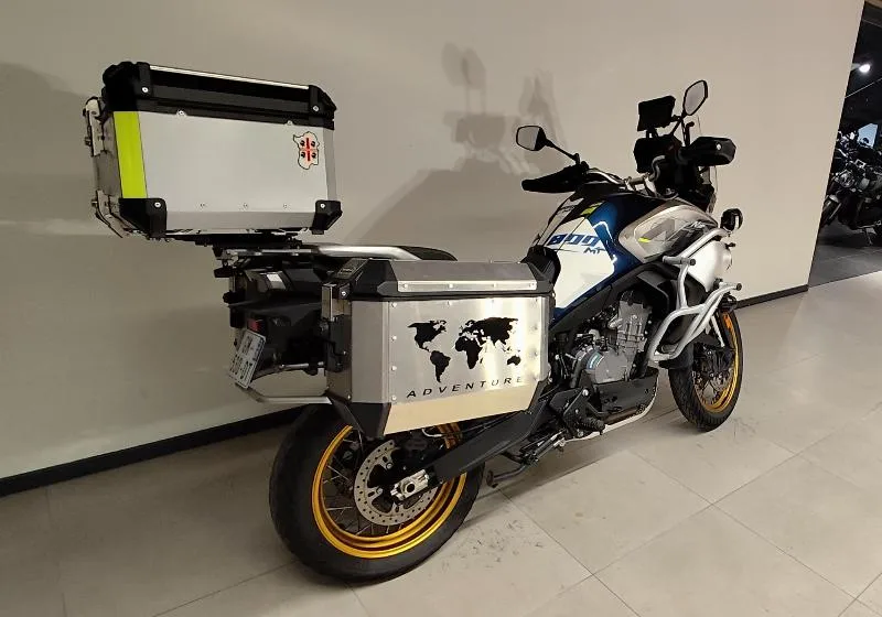 MT 800 TOURING