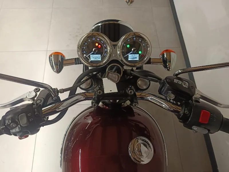 BONNEVILLE T120