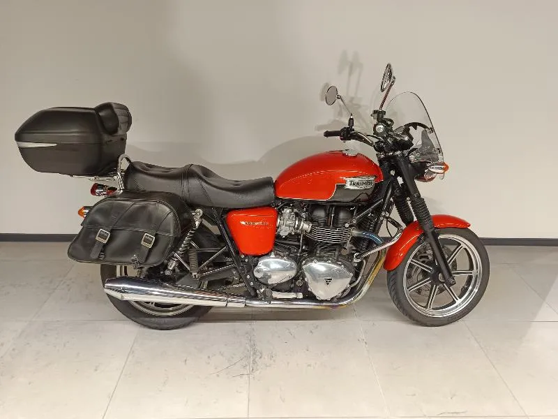 Bonneville T100
