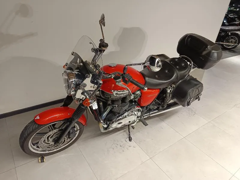 Bonneville T100
