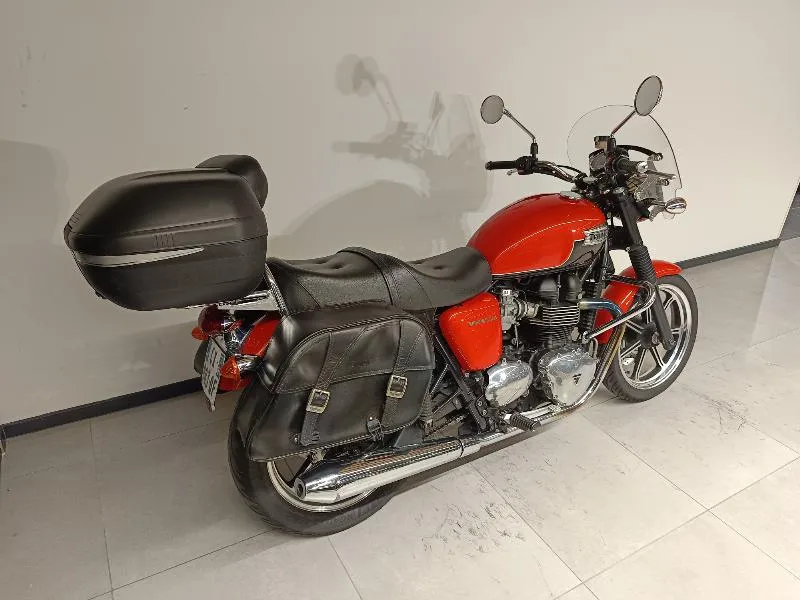 Bonneville T100