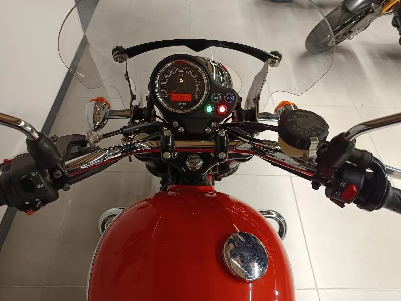 Bonneville T100